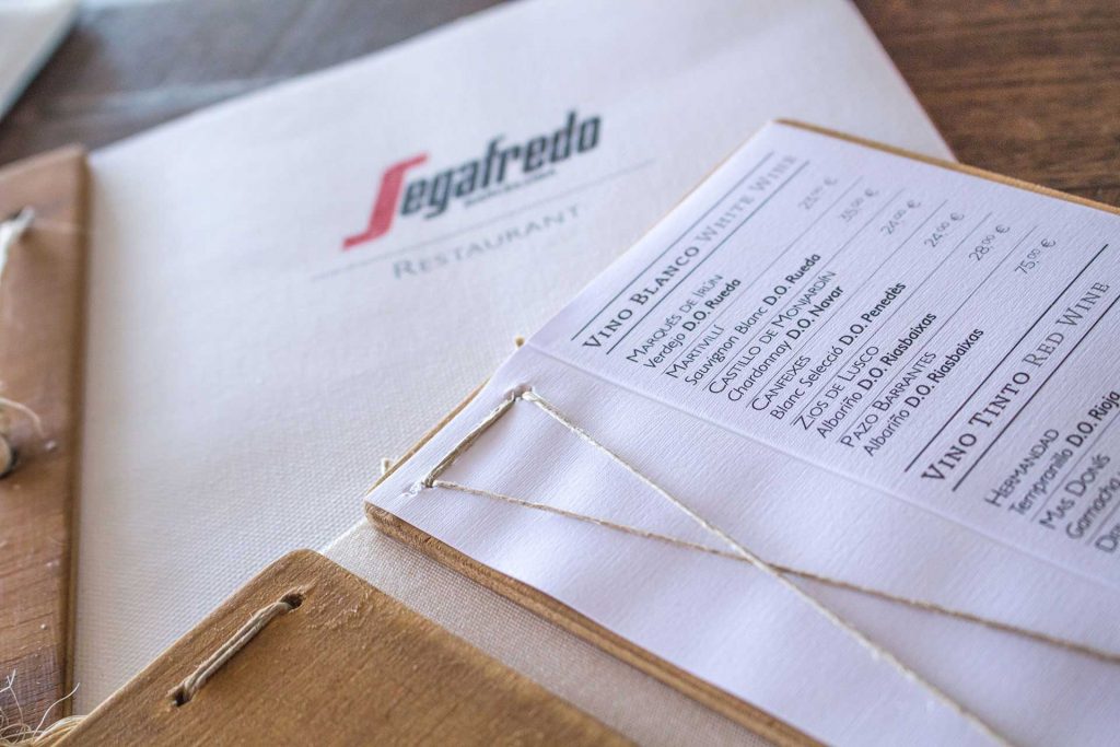Diseño de carta de comida y vino