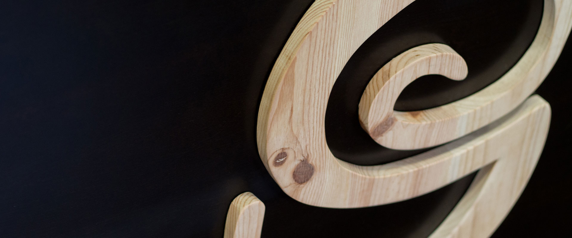 logo-corporeo-en-madera