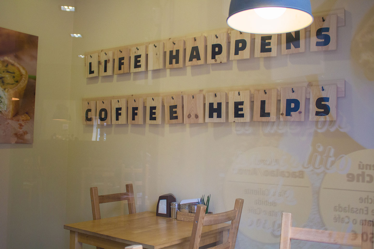 scrabble-en-letras-en-madera-para-decoracion-de-restaurant